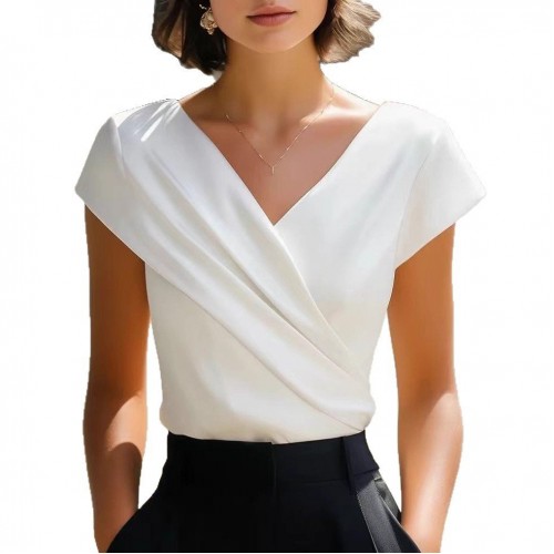 Elegant White T-Shirt With V-Neck Slim Fit And Short Sleeves Elegant White T-Shirt With V-Neck Slim Fit And Short Sleeves