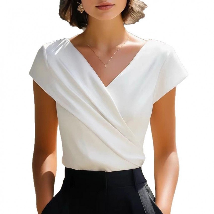 Elegant White T-Shirt With V-Neck Slim Fit And Short Sleeves Elegant White T-Shirt With V-Neck Slim Fit And Short Sleeves