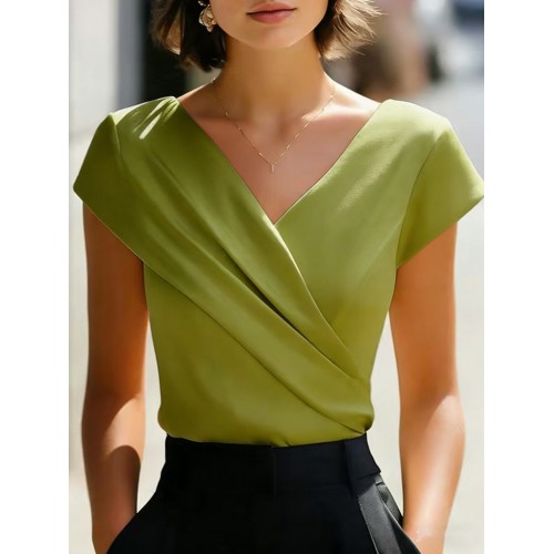 Elegant White T-Shirt With V-Neck Slim Fit And Short Sleeves Elegant White T-Shirt With V-Neck Slim Fit And Short Sleeves