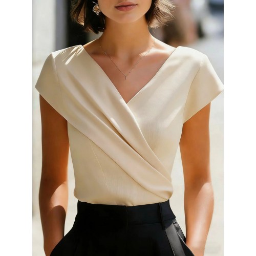 Elegant White T-Shirt With V-Neck Slim Fit And Short Sleeves Elegant White T-Shirt With V-Neck Slim Fit And Short Sleeves