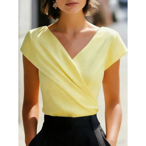 Elegant White T-Shirt With V-Neck Slim Fit And Short Sleeves Elegant White T-Shirt With V-Neck Slim Fit And Short Sleeves