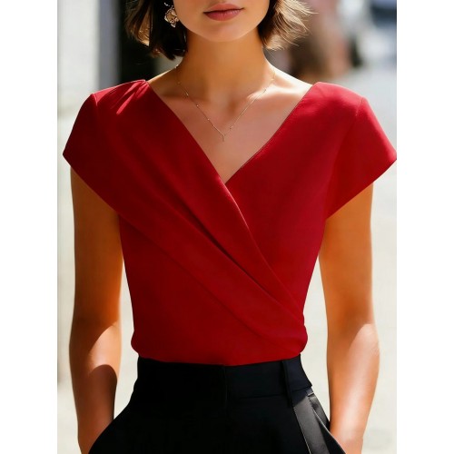 Elegant White T-Shirt With V-Neck Slim Fit And Short Sleeves Elegant White T-Shirt With V-Neck Slim Fit And Short Sleeves