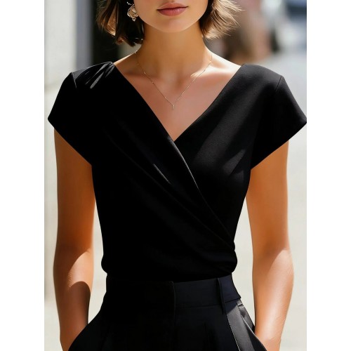 Elegant White T-Shirt With V-Neck Slim Fit And Short Sleeves Elegant White T-Shirt With V-Neck Slim Fit And Short Sleeves